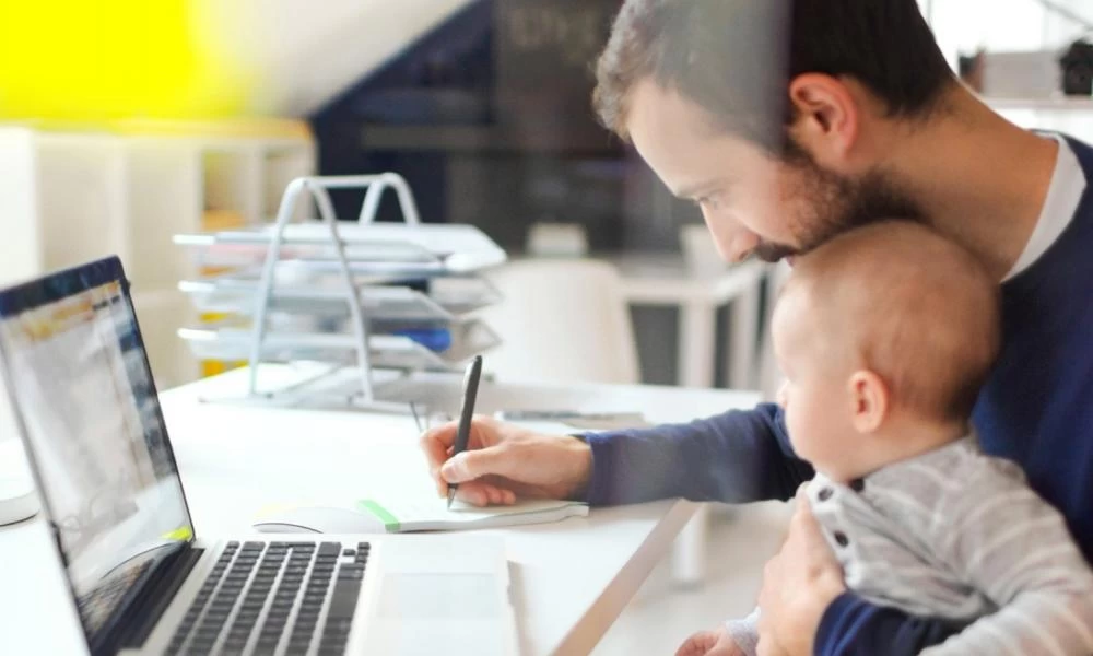 Τηλεργασία: Τι ισχύει με τη σύμβαση εργασίας και τους μισθούς